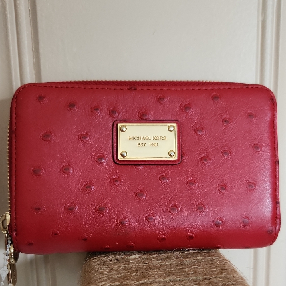 🖤Michael Kors Cherry Red Textured Wallet